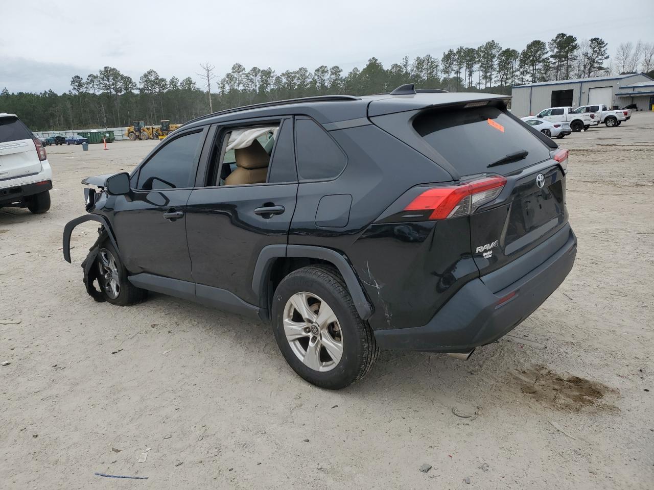 2020 TOYOTA RAV4 XLE - Фото 2