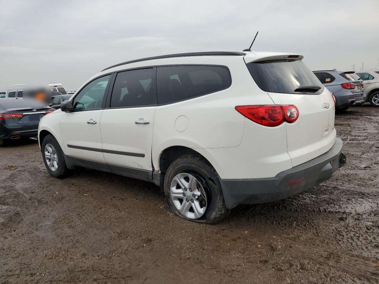 2012 CHEVROLET TRAVERSE L - Image 2