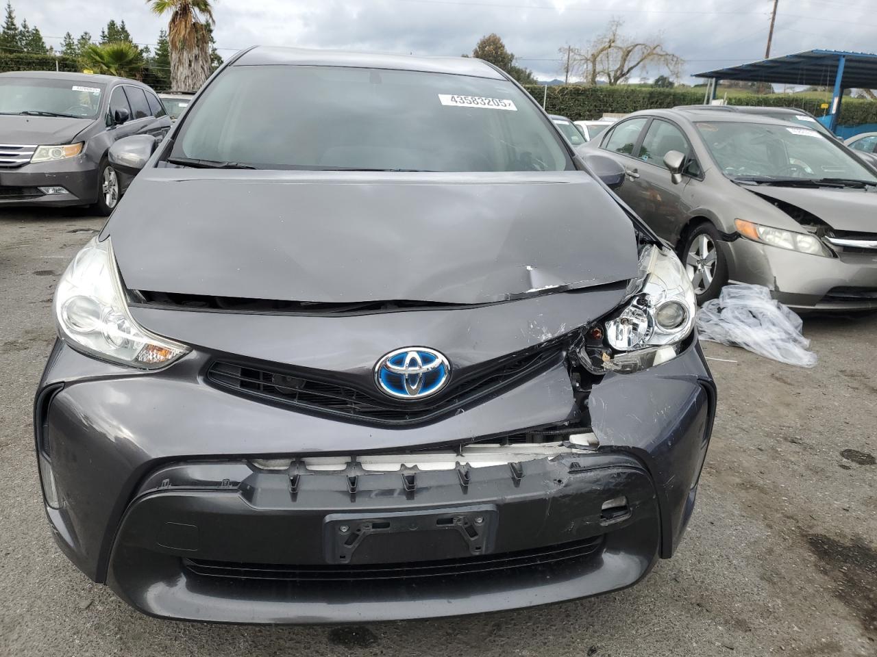 2015 TOYOTA PRIUS V - Фото 5