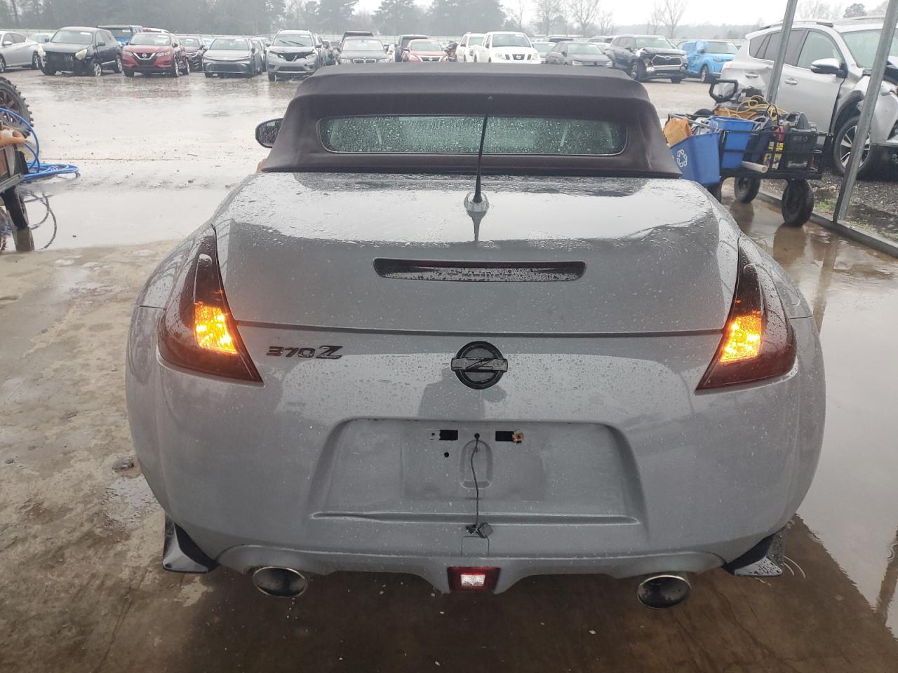 2010 NISSAN 370Z - Фото 6