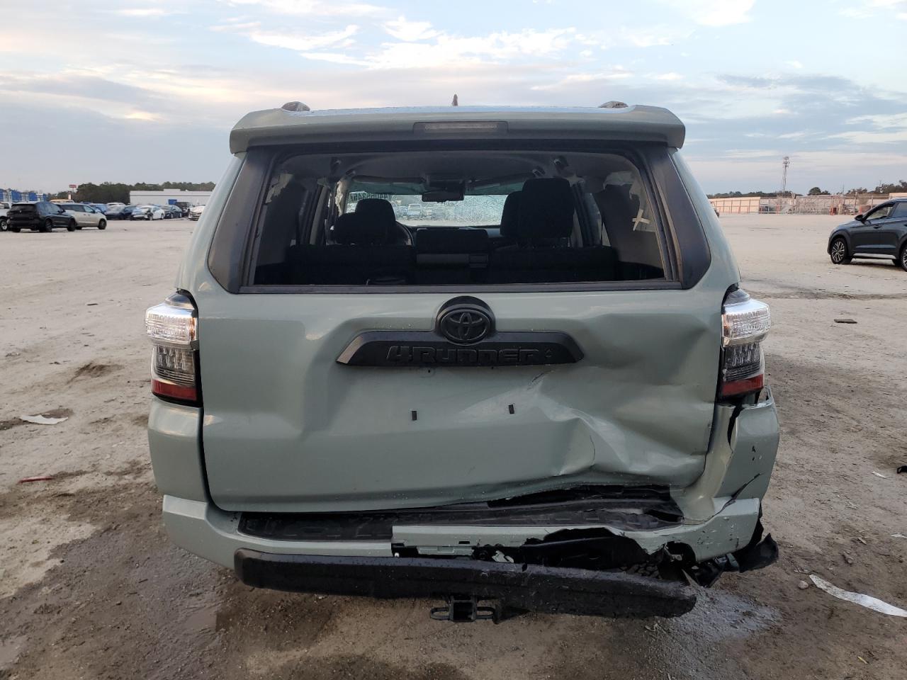 2022 TOYOTA 4RUNNER SR - Фото 6