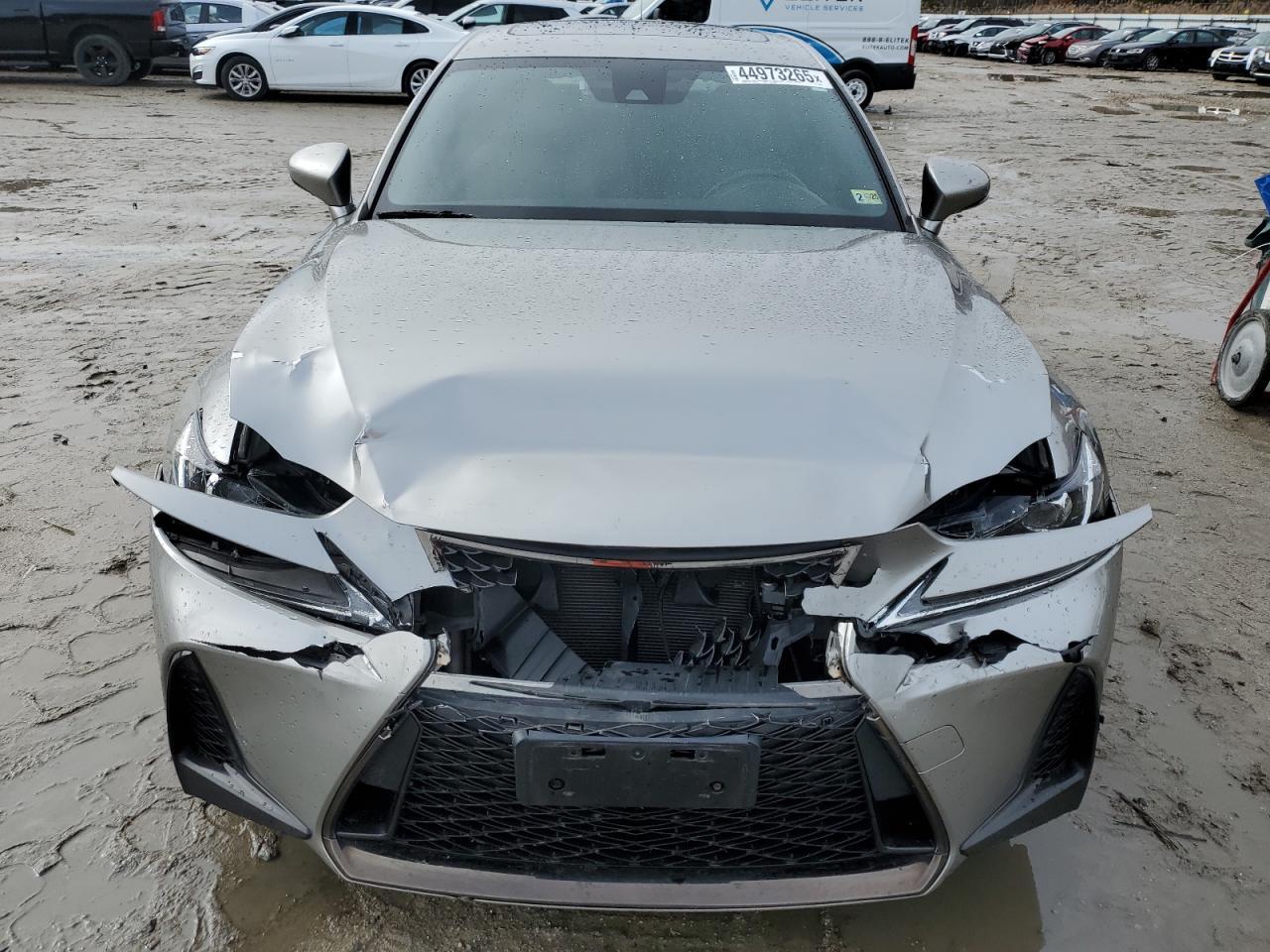 2017 LEXUS IS 200T - Image 5