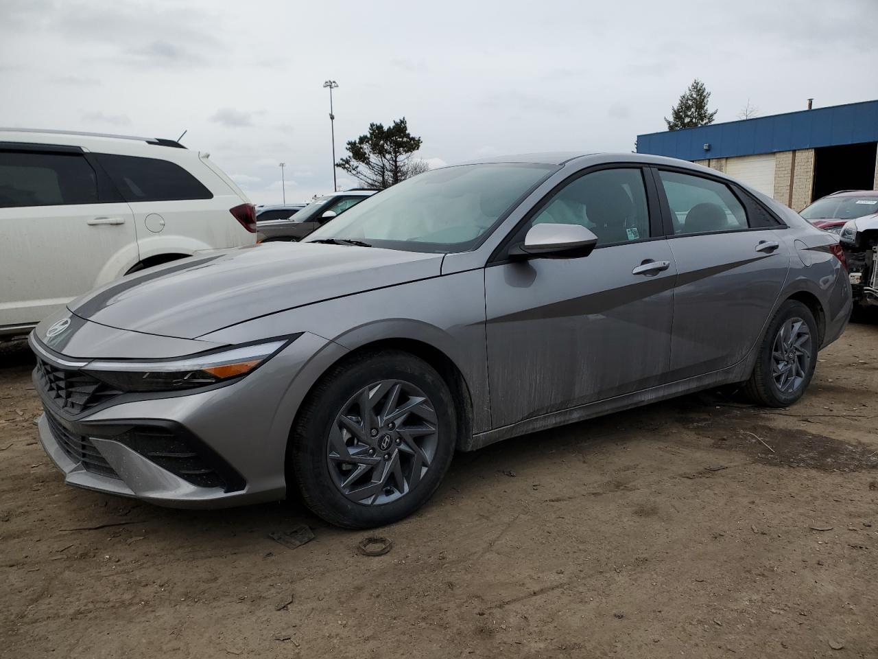 2024 HYUNDAI ELANTRA SE