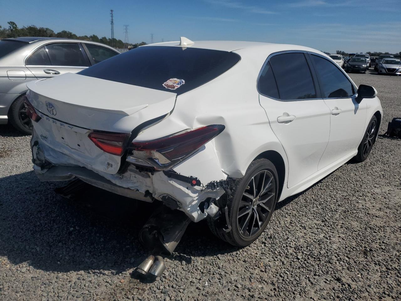 2021 TOYOTA CAMRY SE - Фото 3
