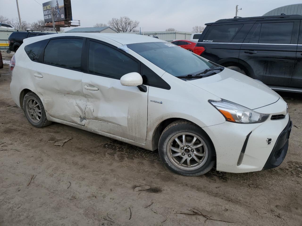 2016 TOYOTA PRIUS V - Image 4