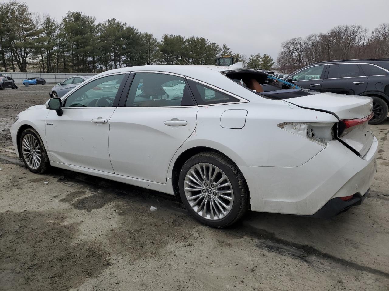 2019 TOYOTA AVALON XLE - Image 2