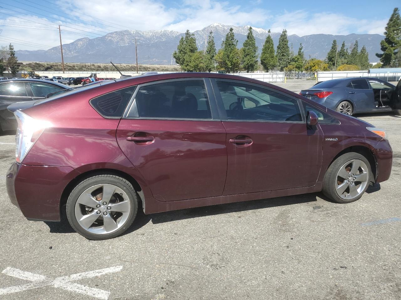 2013 TOYOTA PRIUS - Фото 3
