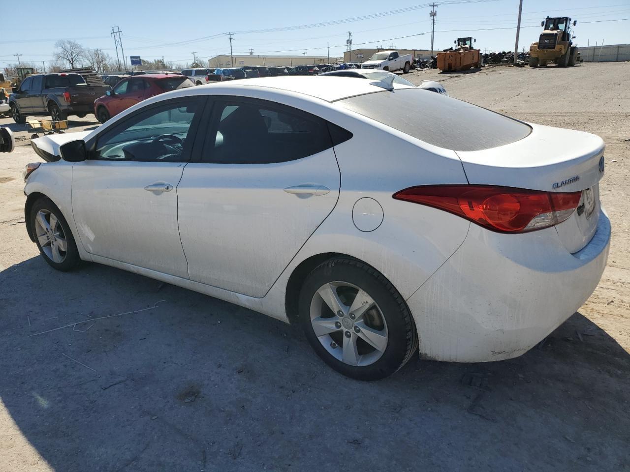 2013 HYUNDAI ELANTRA GL - Image 2