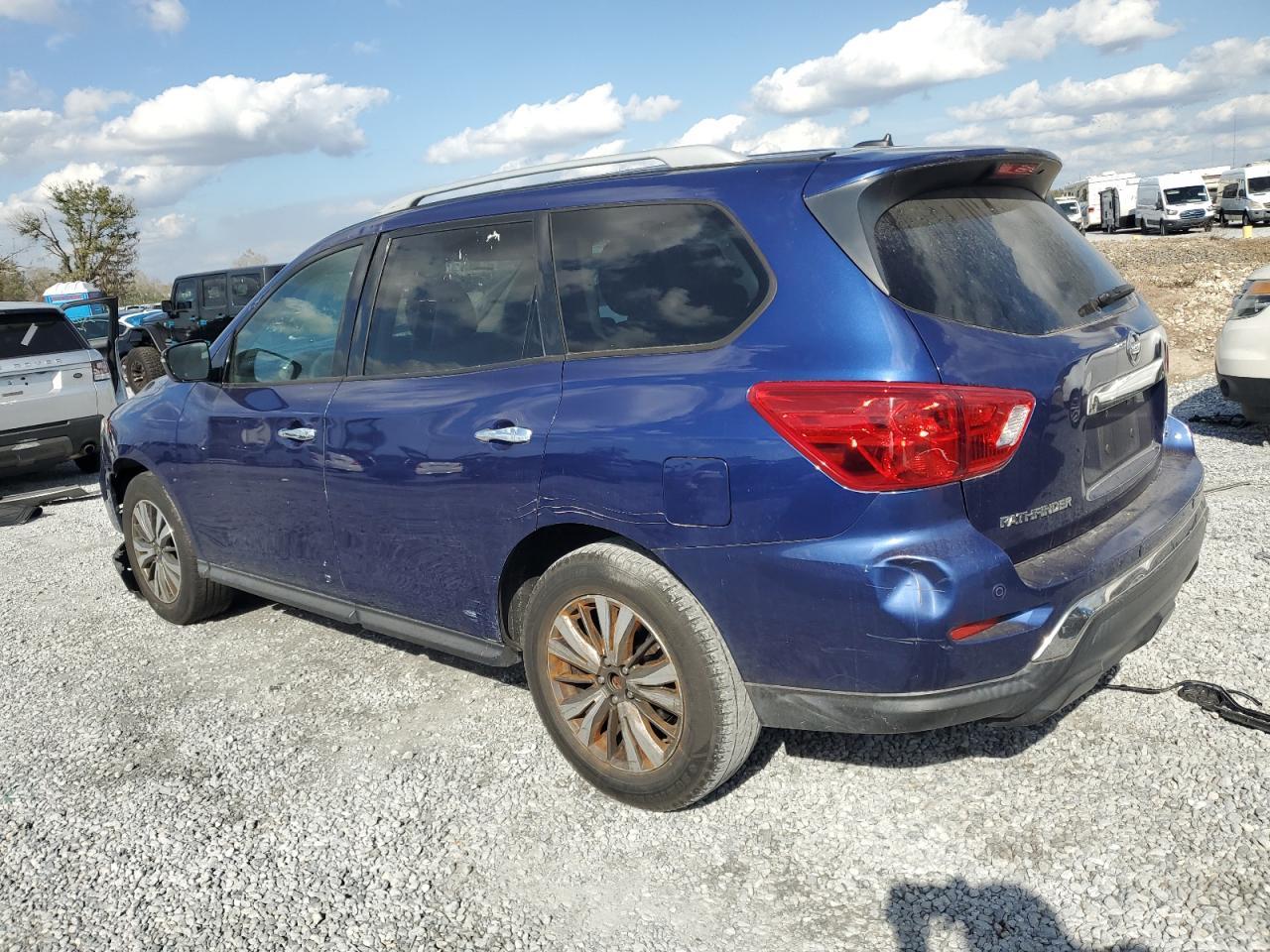 2017 NISSAN PATHFINDER - Image 2