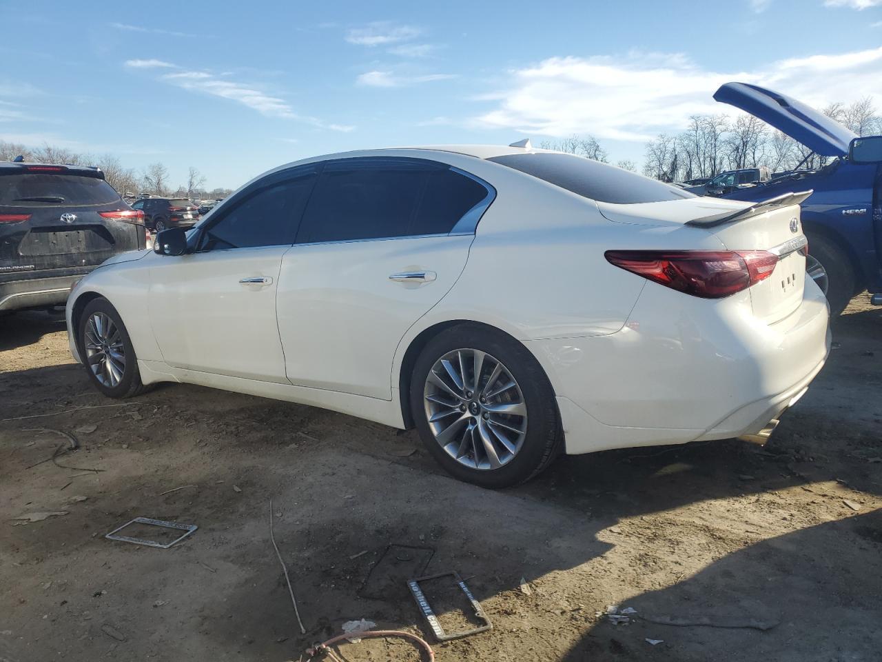 2018 INFINITI Q50 LUXE - Image 2