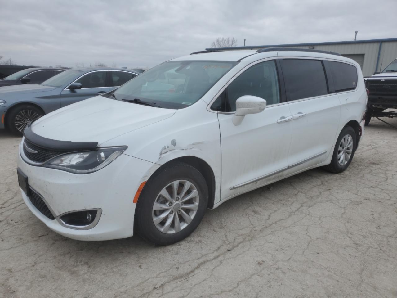 2017 CHRYSLER PACIFICA T