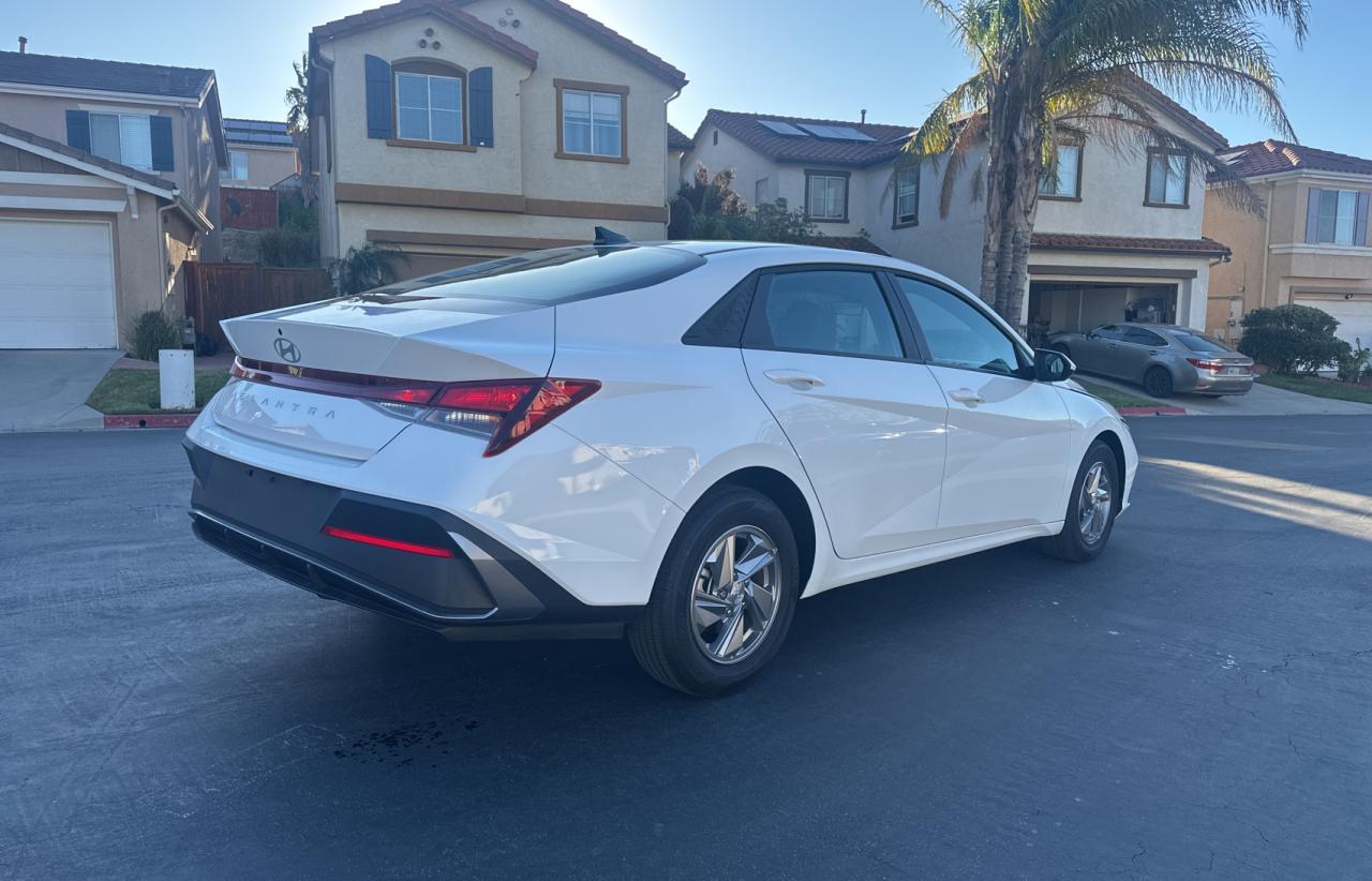 2024 HYUNDAI ELANTRA SE - Фото 4