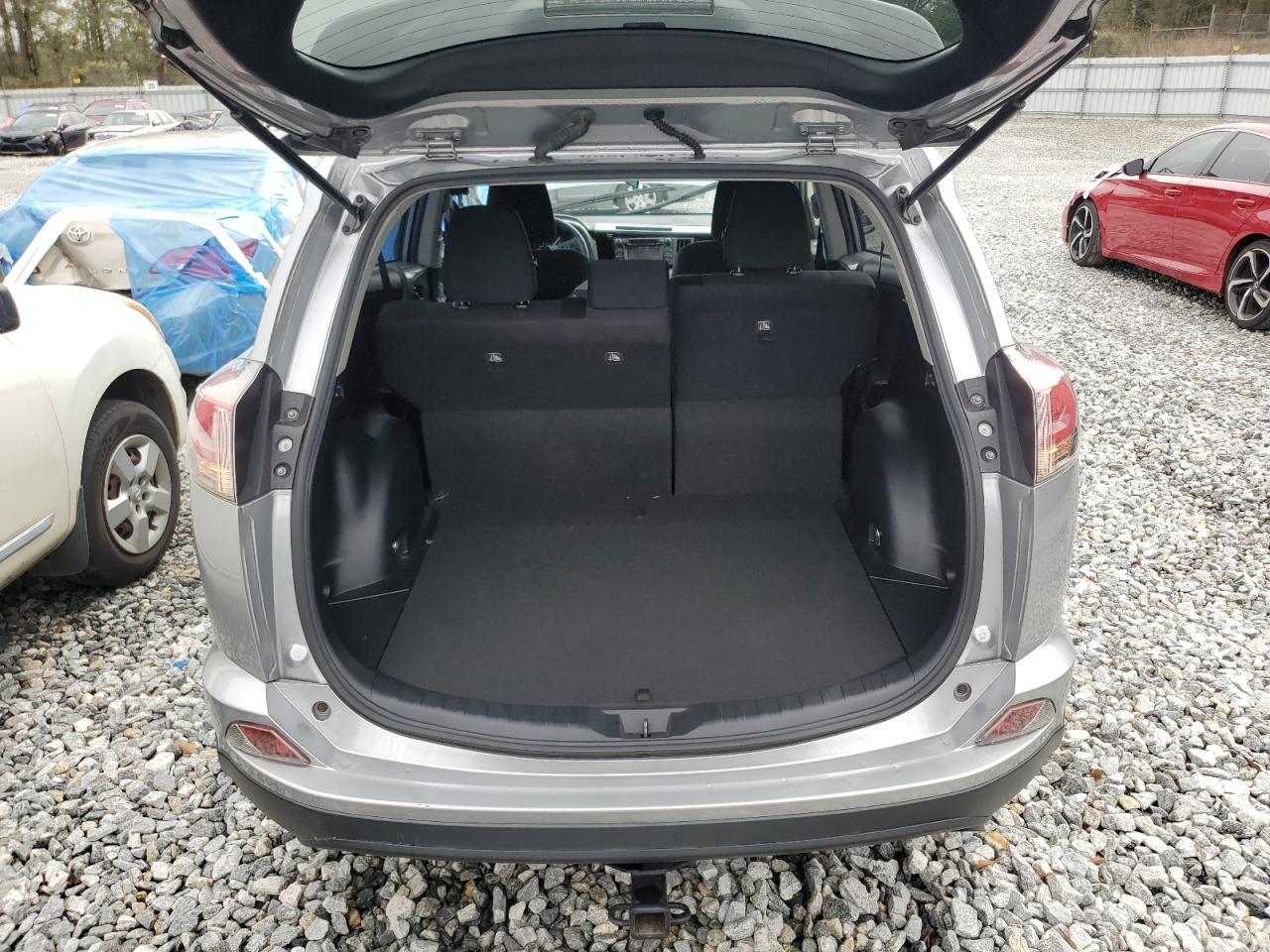 2018 TOYOTA RAV4 LE - Фото 6