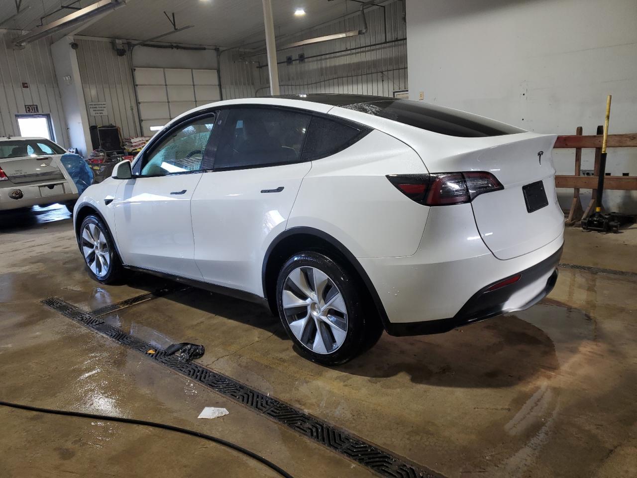 2023 TESLA MODEL Y - Фото 2