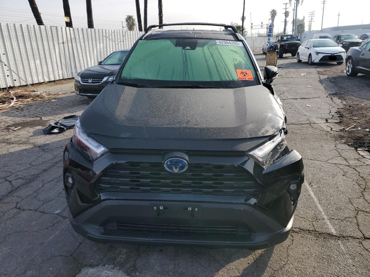2024 TOYOTA RAV4 XLE P - Фото 5
