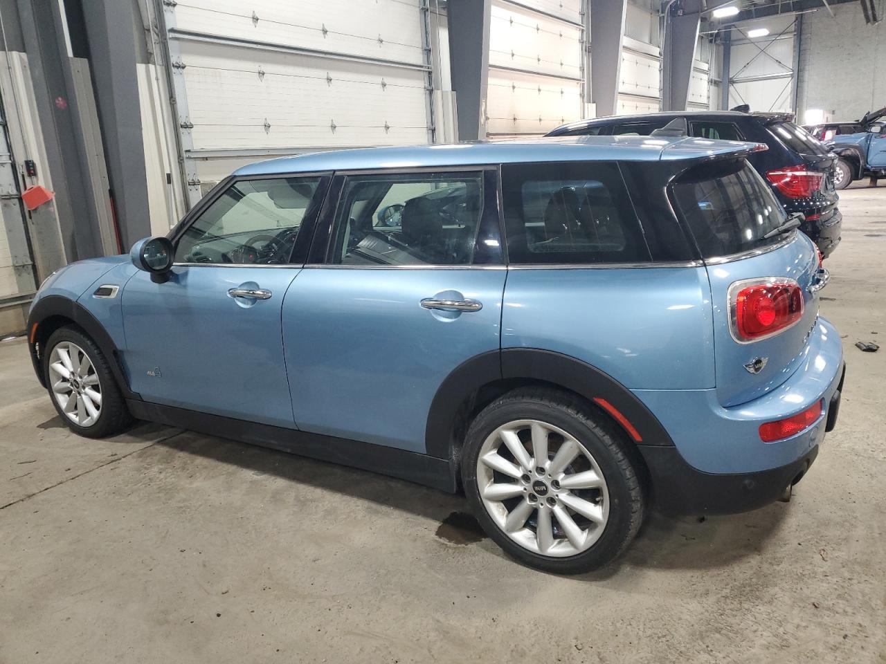 2017 MINI COOPER CLU - Image 2
