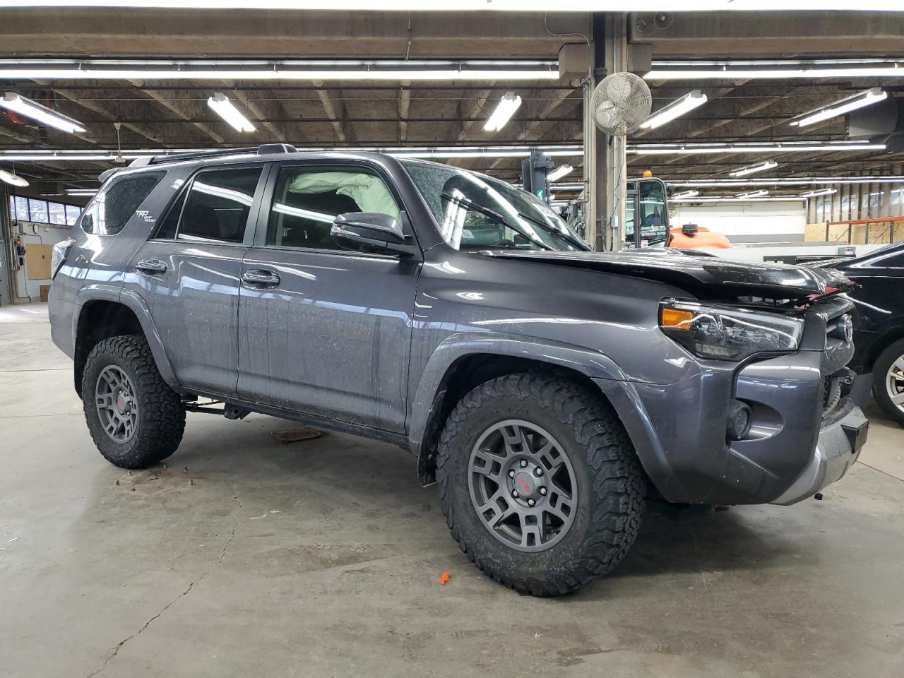 2022 TOYOTA 4RUNNER SR - Фото 4