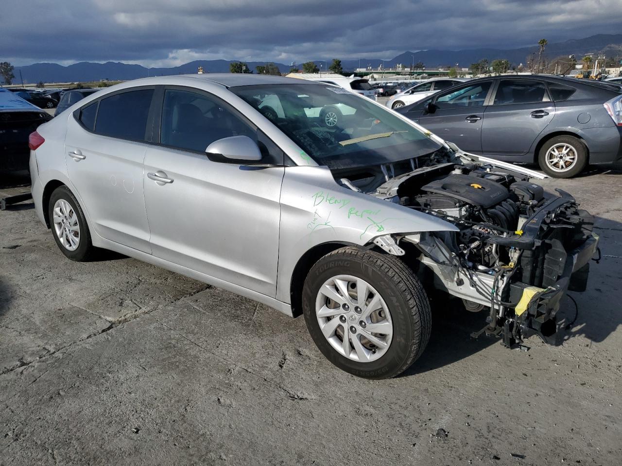 2017 HYUNDAI ELANTRA SE - Image 4