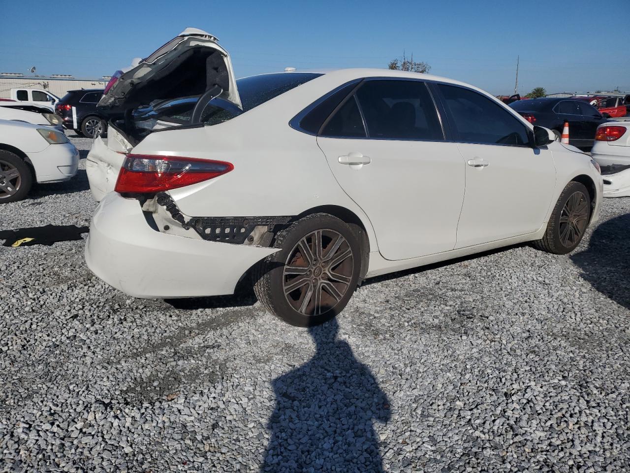 2016 TOYOTA CAMRY LE - Image 3