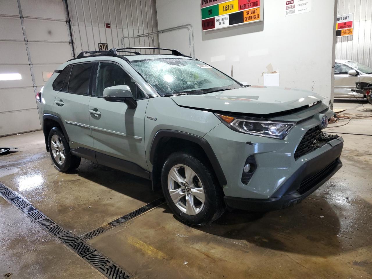 2020 TOYOTA RAV4 XLE - Image 4