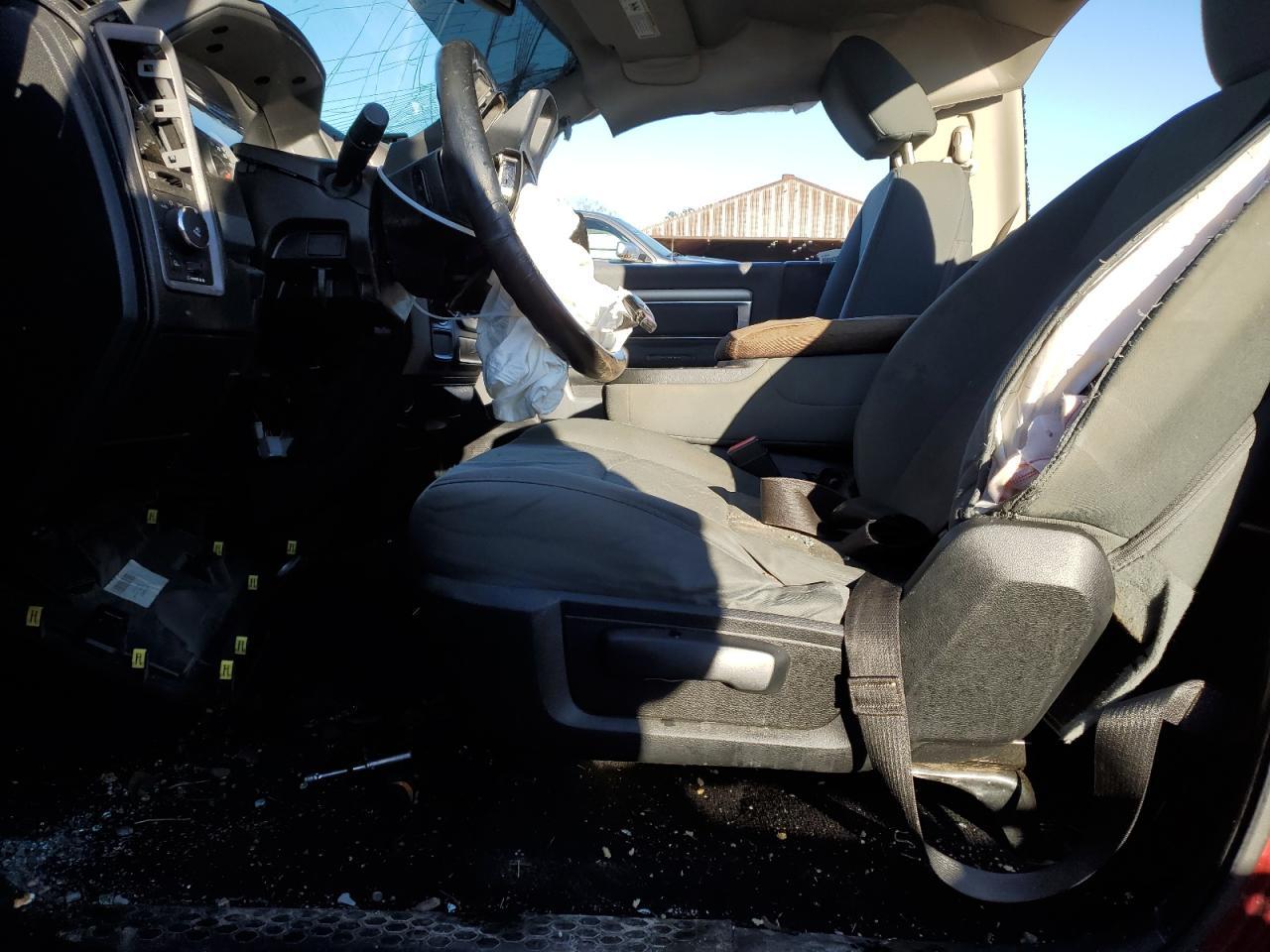 2014 RAM 1500 ST - Image 7