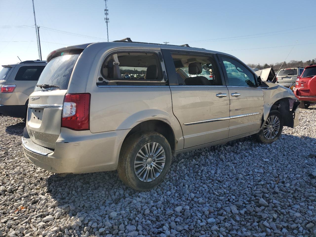2014 CHRYSLER TOWN & COU - Фото 3
