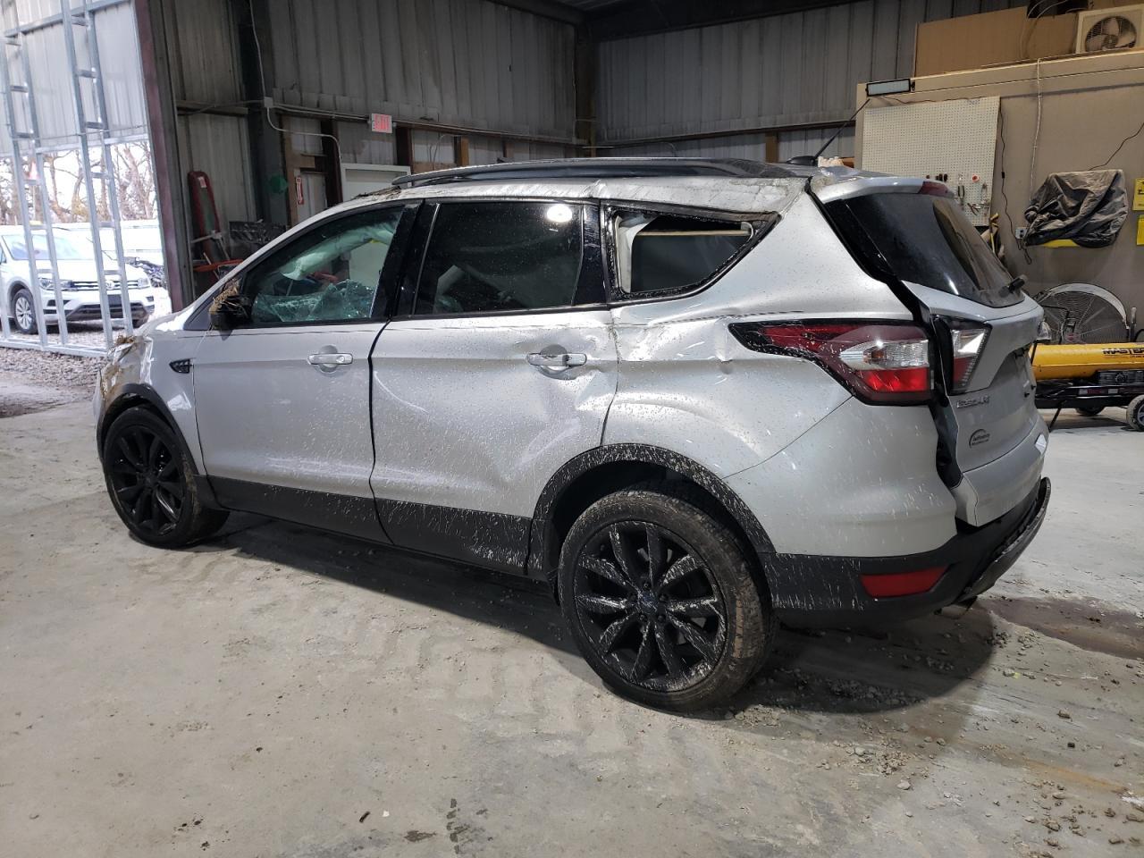 2017 FORD ESCAPE SE - Фото 2