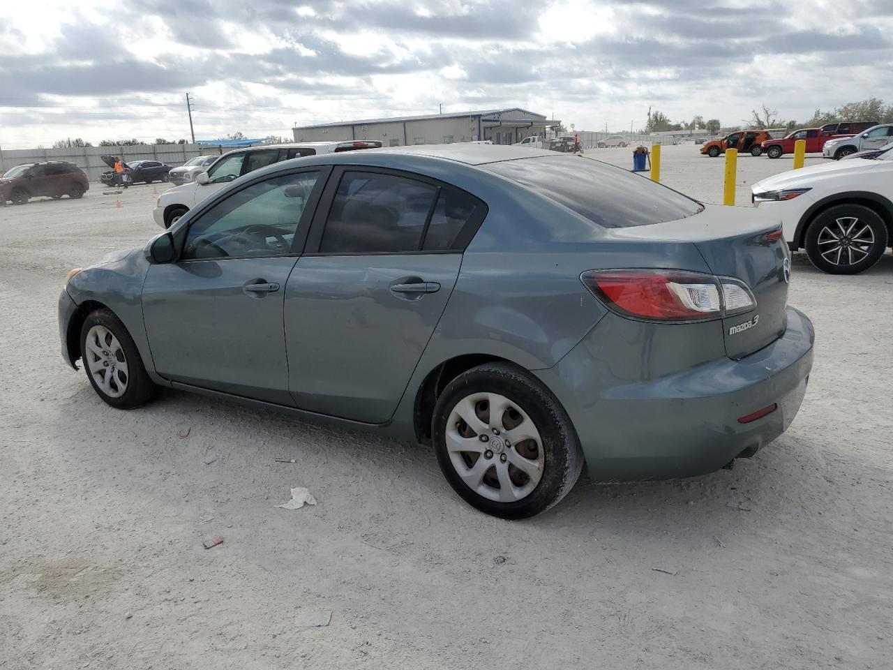2013 MAZDA 3 I - Фото 2