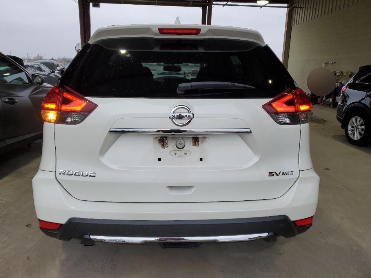 2017 NISSAN ROGUE SV - Image 6