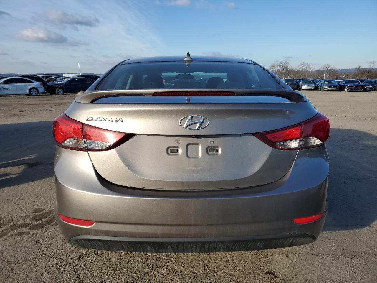2015 HYUNDAI ELANTRA SE - Image 6