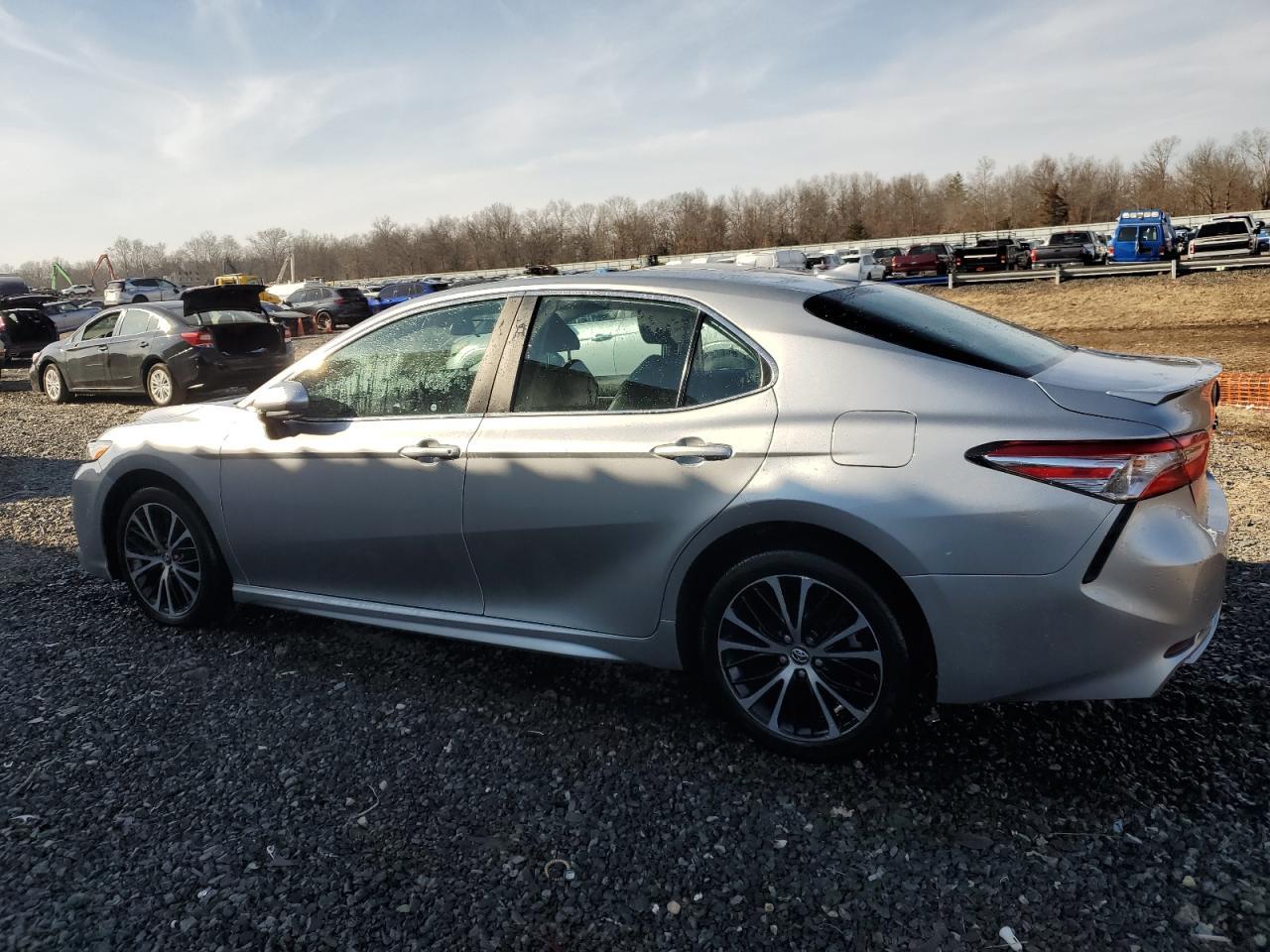 2020 TOYOTA CAMRY SE - Фото 2