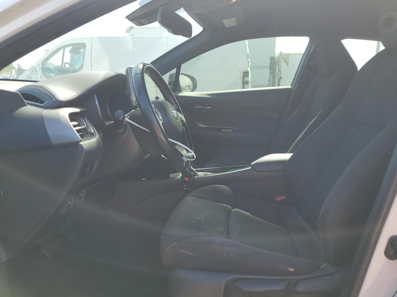 2019 TOYOTA C-HR XLE - Image 7