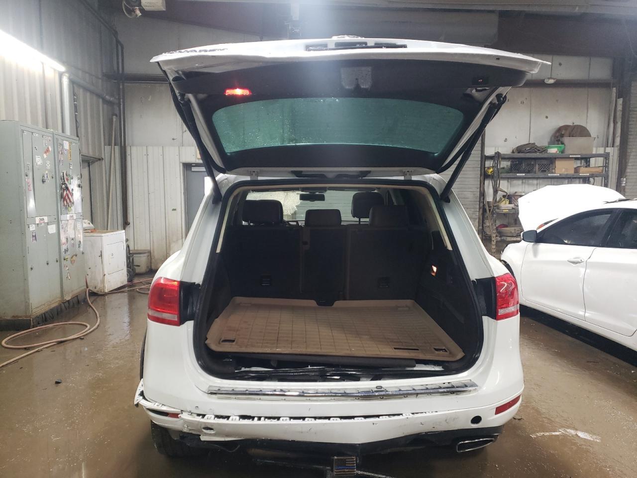 2013 VOLKSWAGEN TOUAREG V6 - Image 6