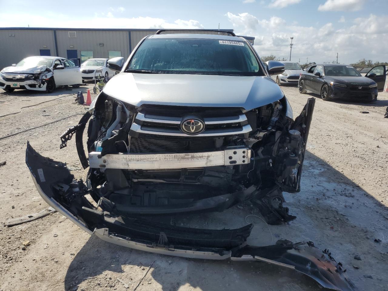 2019 TOYOTA HIGHLANDER - Фото 5