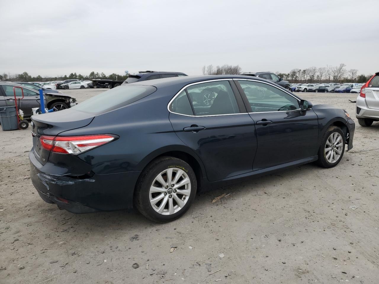 2018 TOYOTA CAMRY L - Фото 3