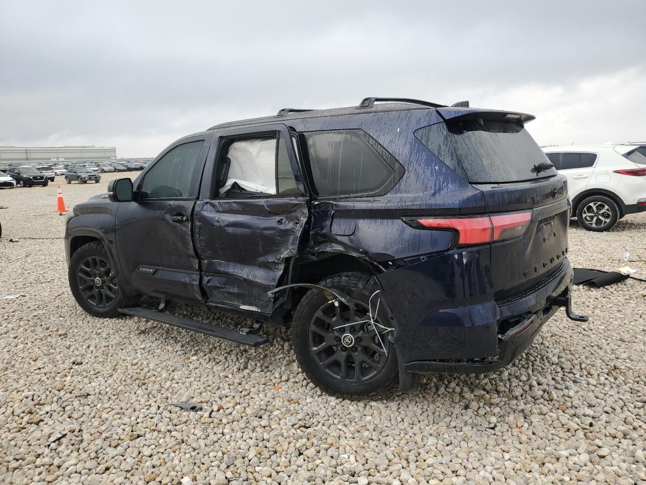 2024 TOYOTA SEQUOIA SR - Фото 2