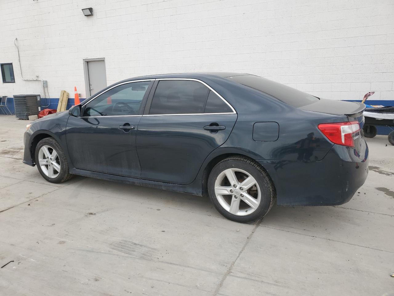 2014 TOYOTA CAMRY L - Image 2