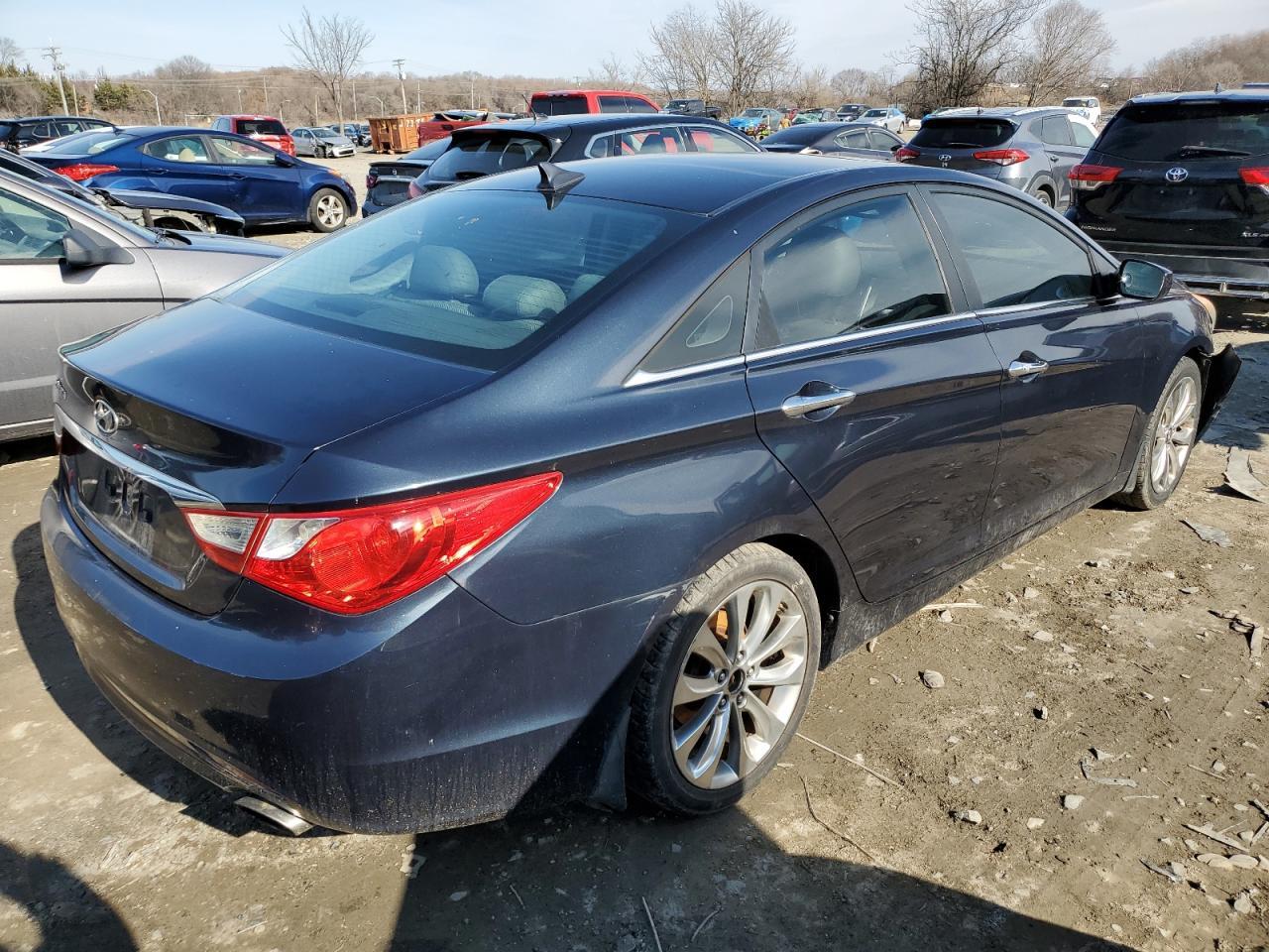 2011 HYUNDAI SONATA SE - Image 3