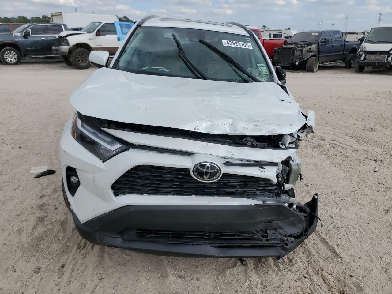 2024 TOYOTA RAV4 XLE P - Image 5