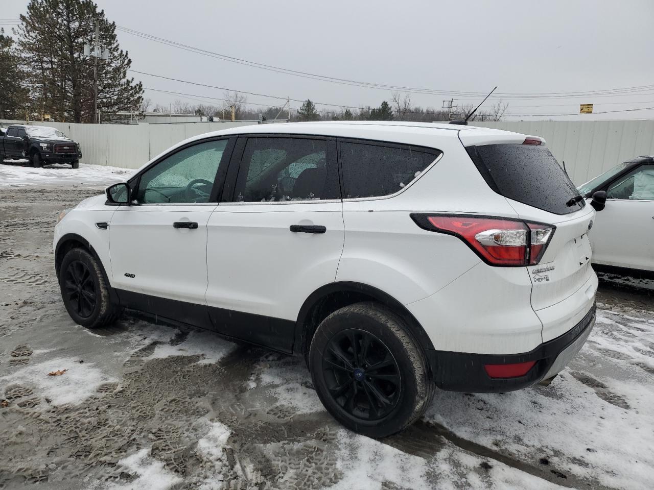 2017 FORD ESCAPE SE - Фото 2