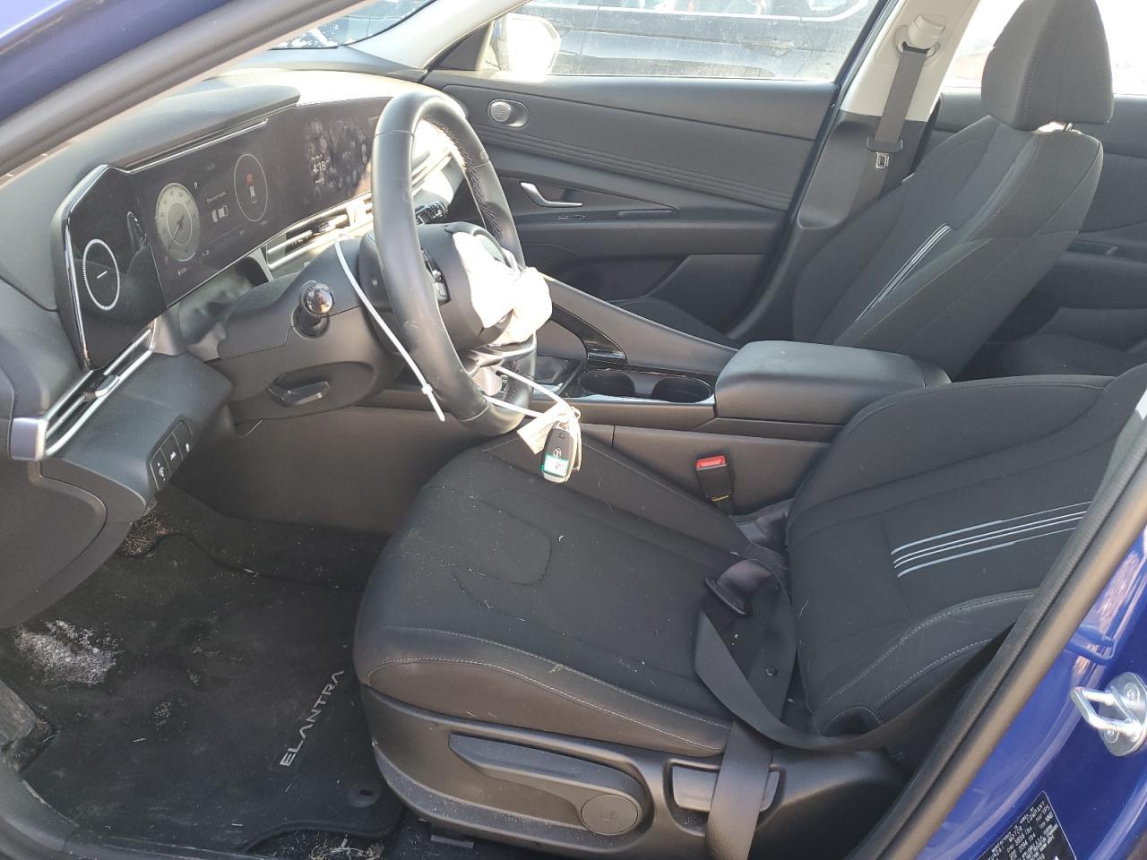 2023 HYUNDAI ELANTRA SE - Фото 7