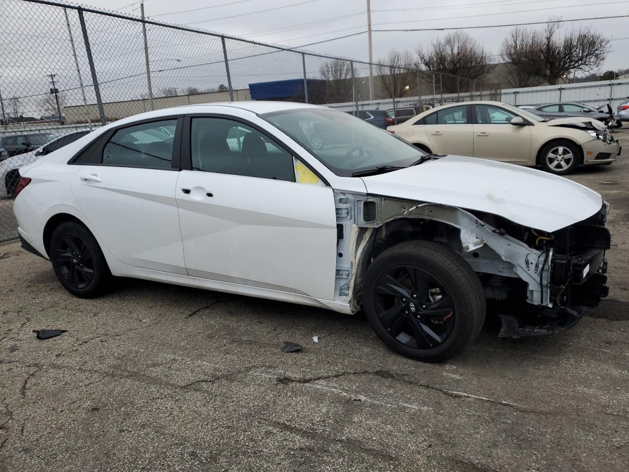 2022 HYUNDAI ELANTRA SE - Фото 4