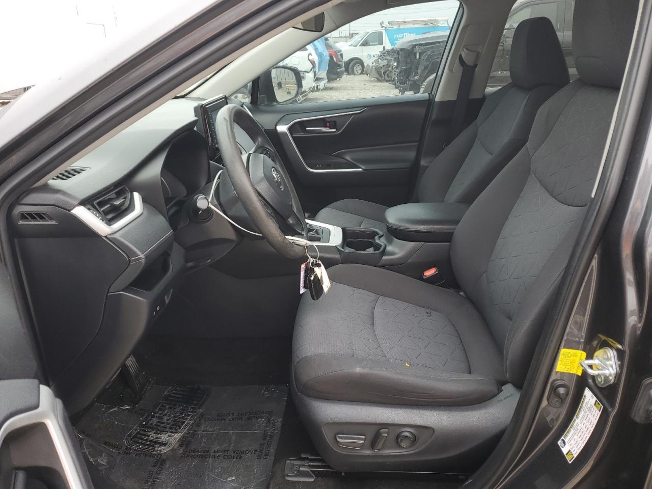 2020 TOYOTA RAV4 XLE - Image 7