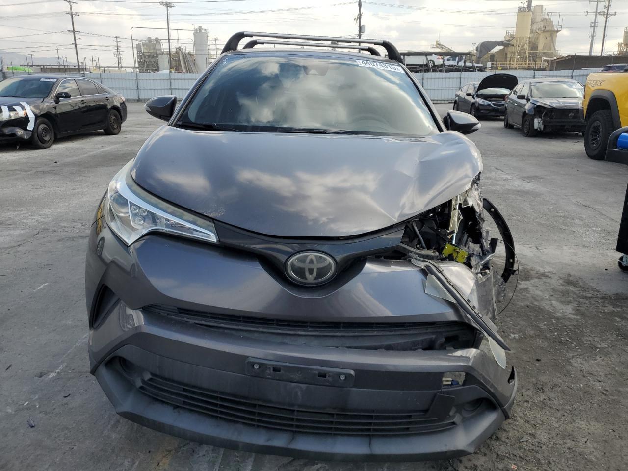2019 TOYOTA C-HR XLE - Фото 5