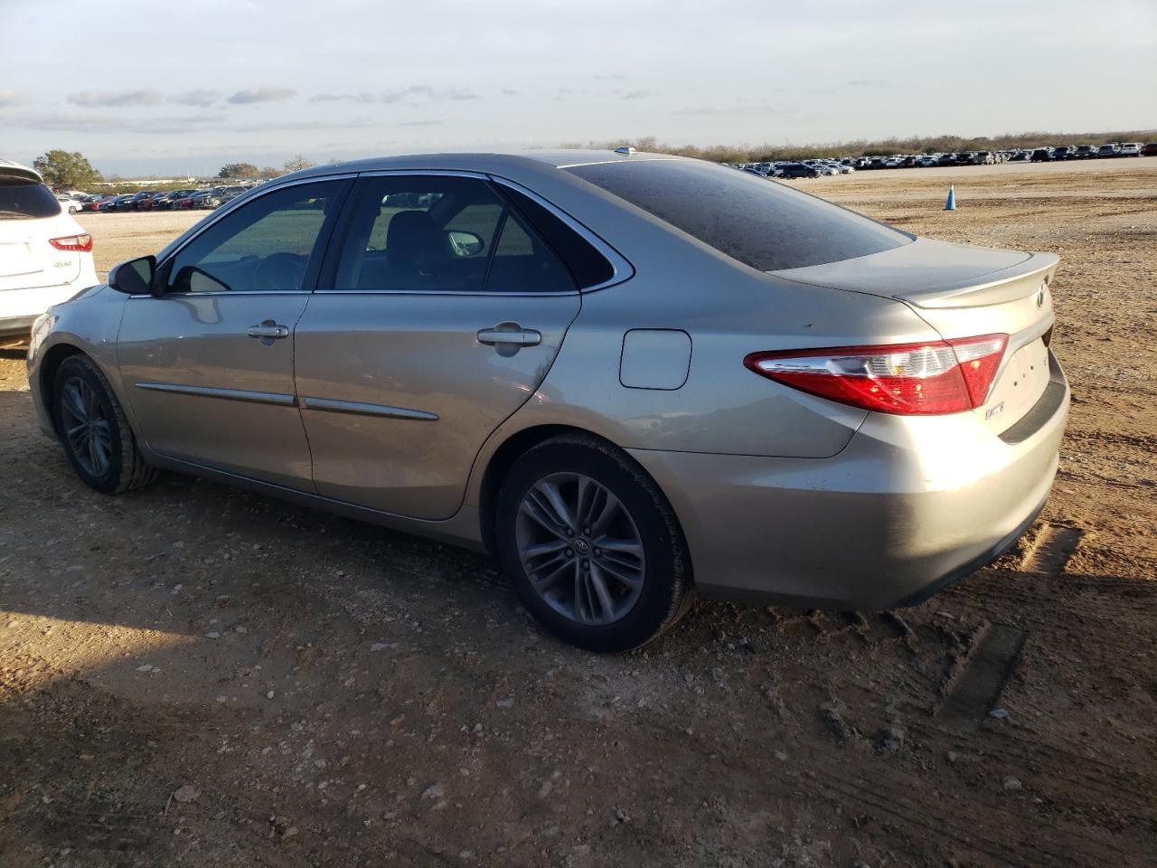2015 TOYOTA CAMRY LE - Фото 2