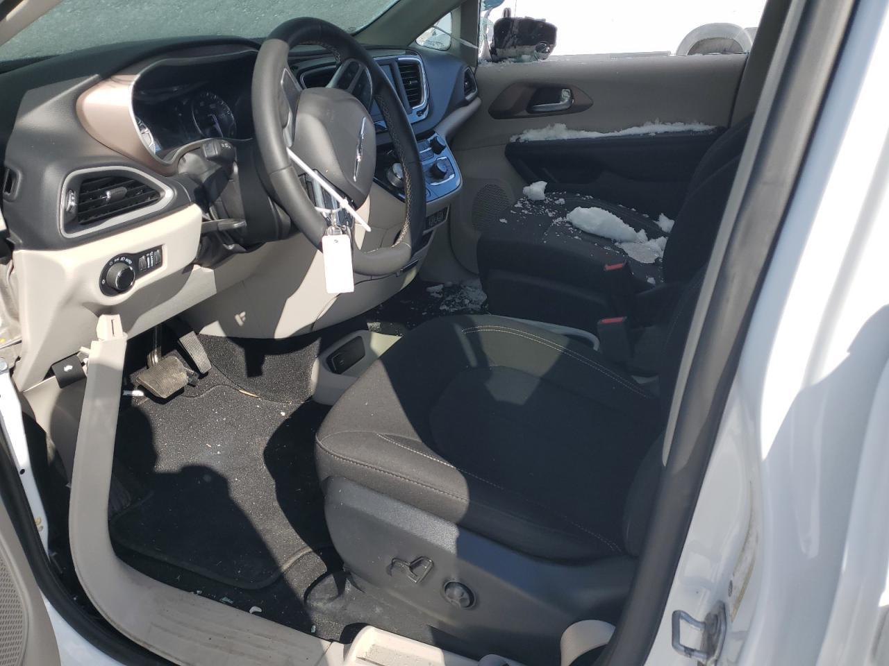 2022 CHRYSLER VOYAGER LX - Фото 7