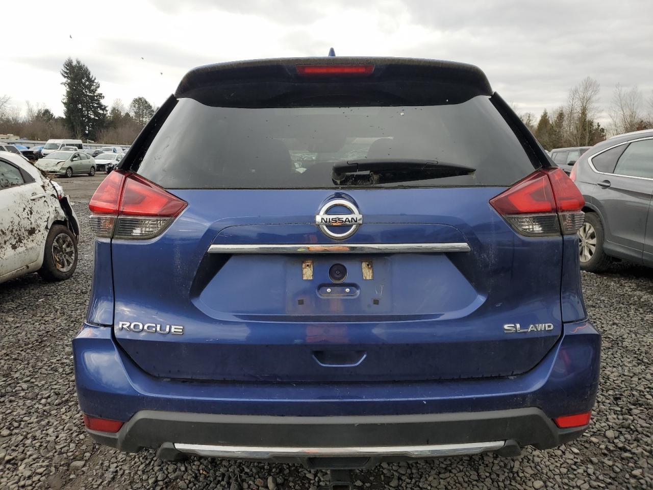 2017 NISSAN ROGUE SV - Image 6