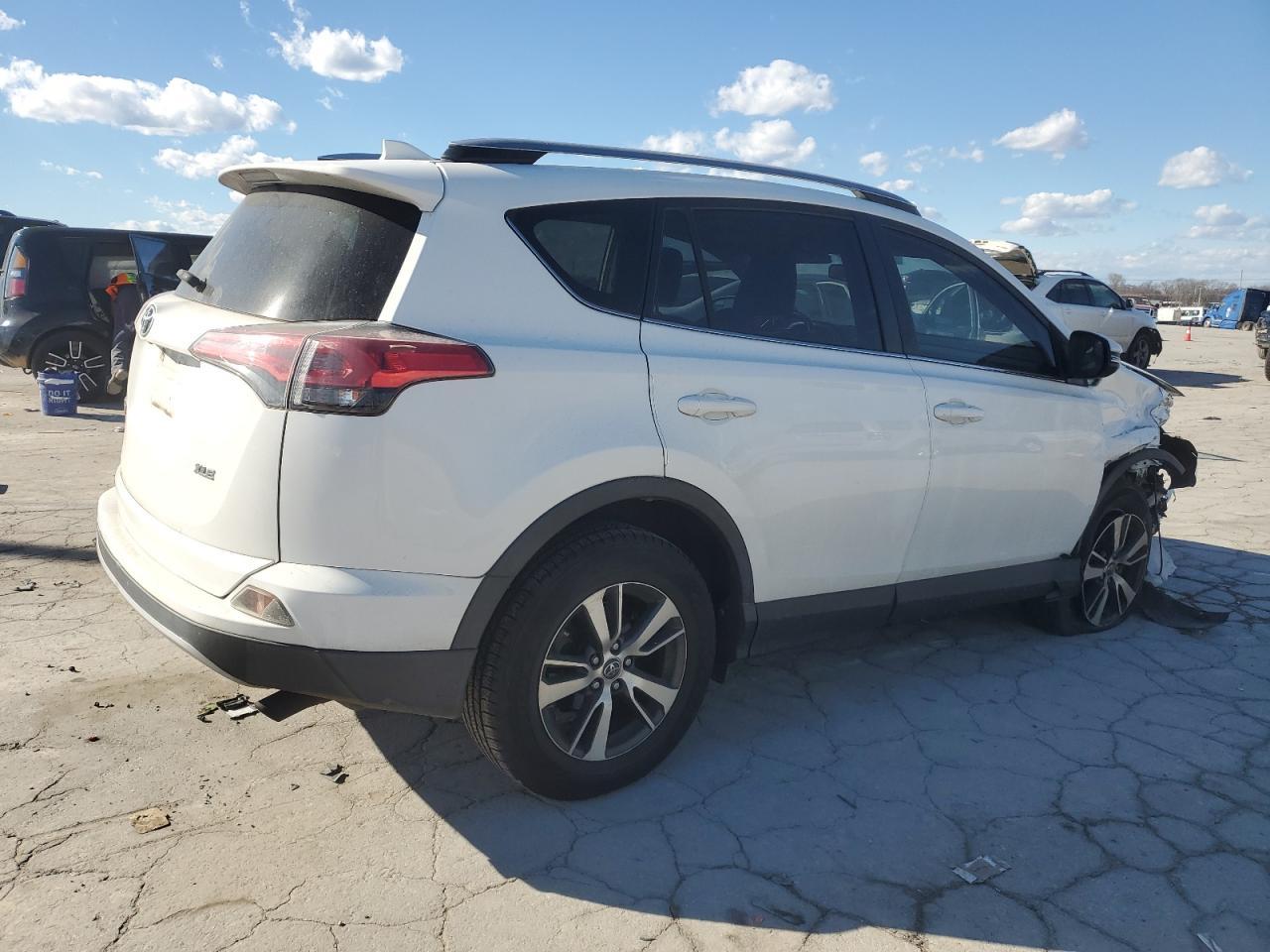 2017 TOYOTA RAV4 XLE - Фото 3