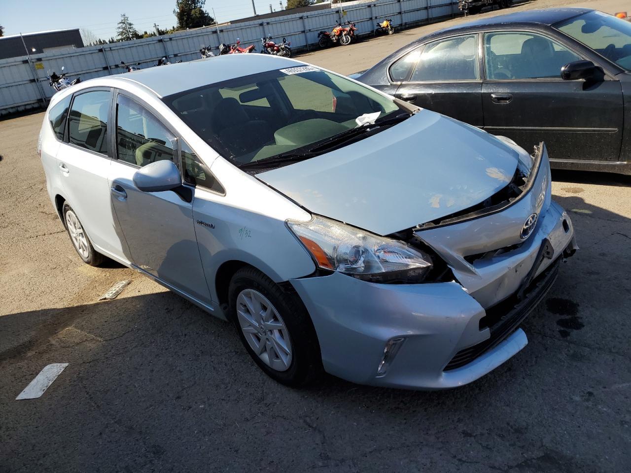 2013 TOYOTA PRIUS V - Image 4