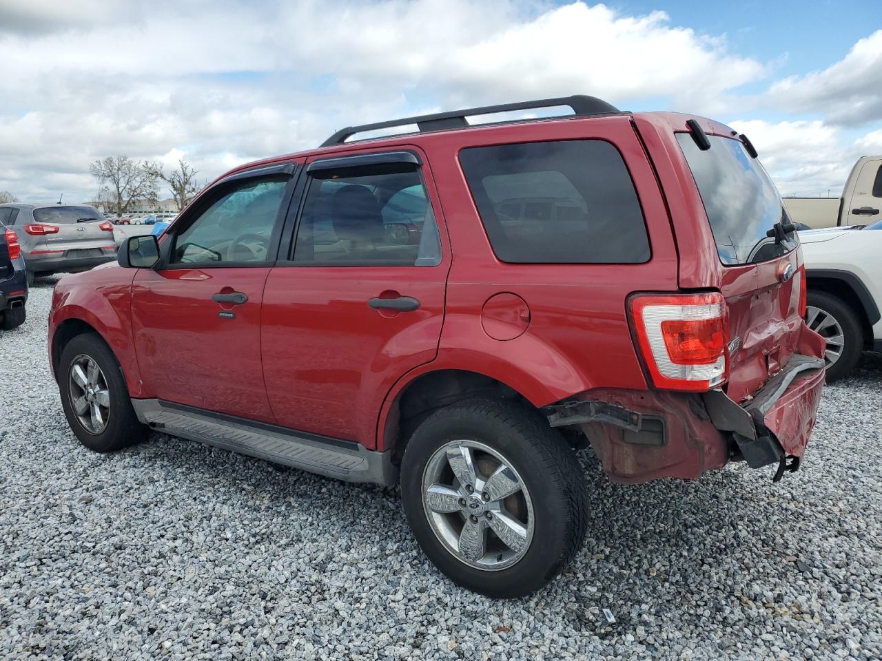 2010 FORD ESCAPE XLT - Image 2